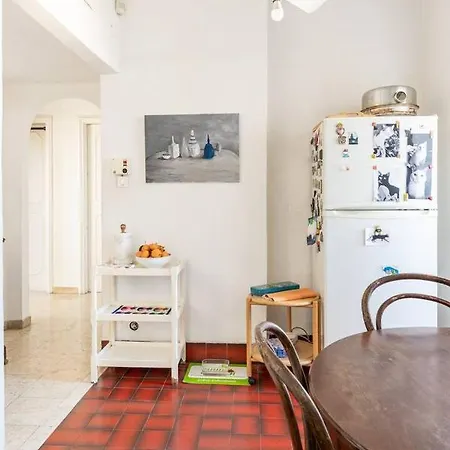Large E Small Private Bathroom Between Mondello And Old Town! Free Park! Habitación en casa particular *