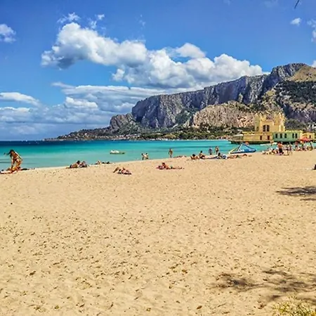 Проживание в семье Large E Small Private Bathroom Between Mondello And Old Town! Free Park! Палермо