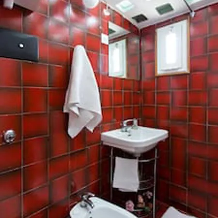 Large E Small Private Bathroom Between Mondello And Old Town! Free Park! Проживание в семье *